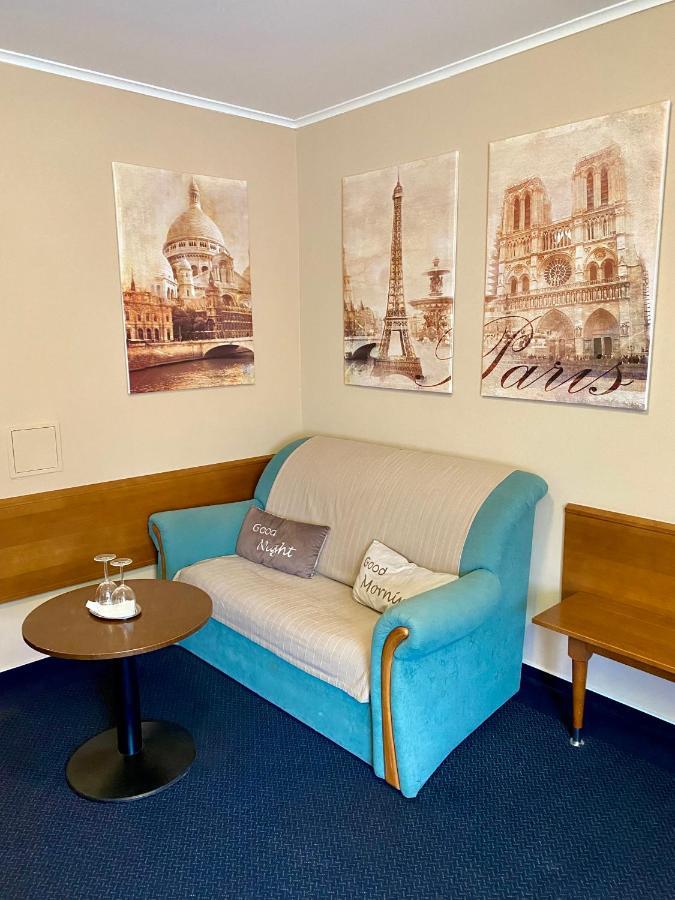 Zamecky Hotel Zlaty Orel Hranice  Exteriör bild