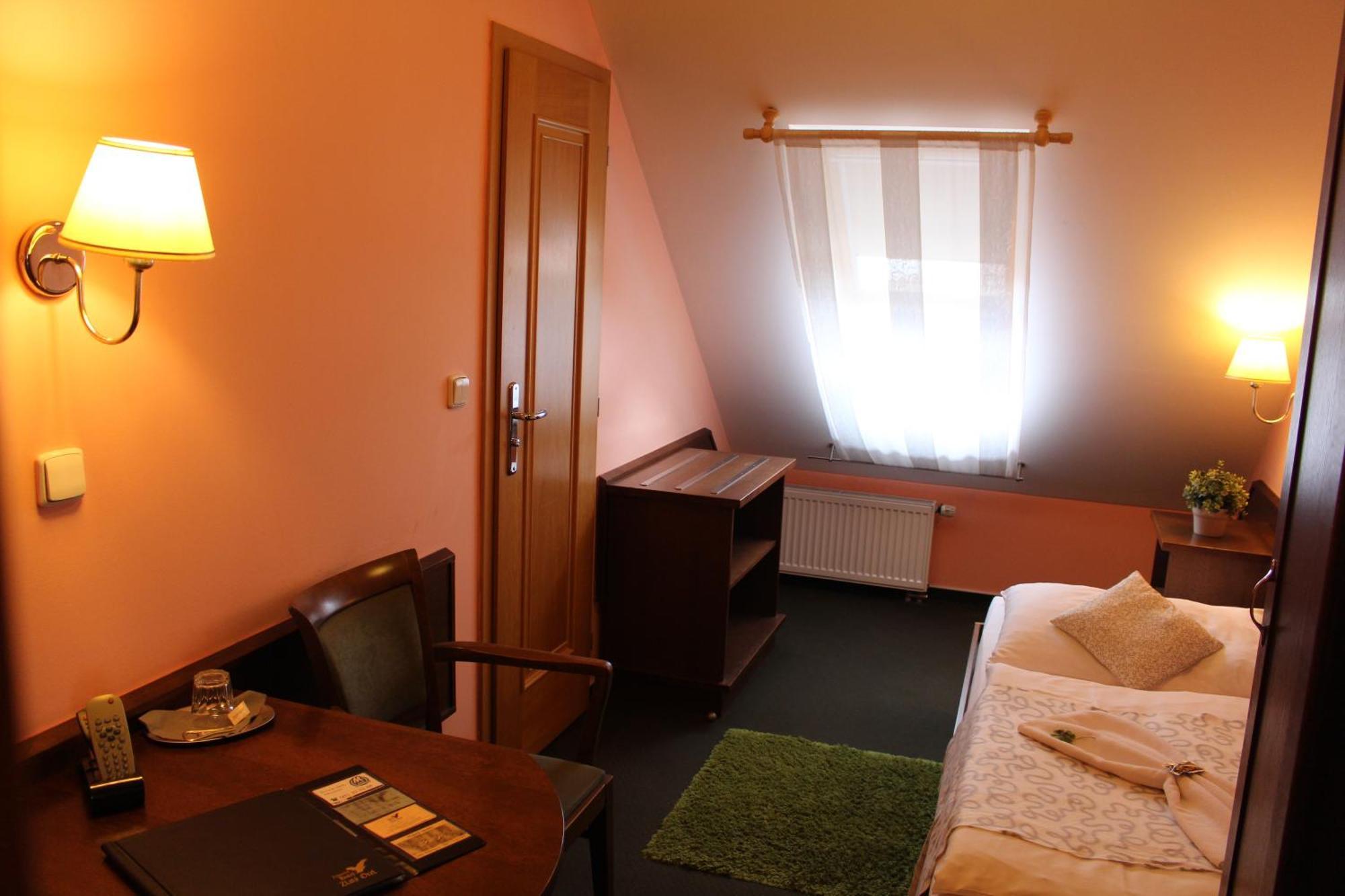 Zamecky Hotel Zlaty Orel Hranice  Exteriör bild
