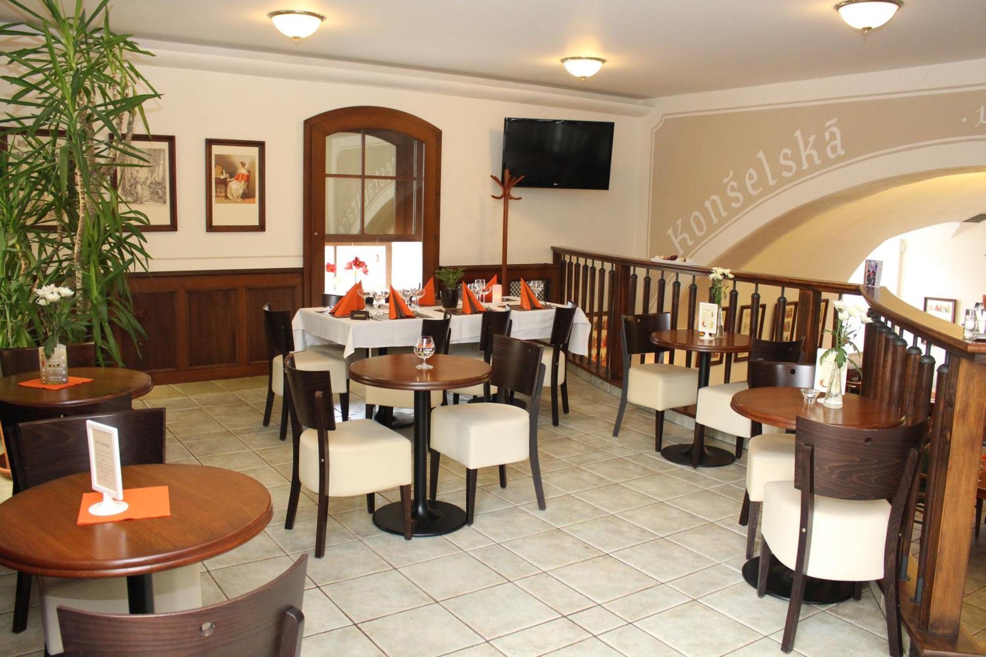 Zamecky Hotel Zlaty Orel Hranice  Exteriör bild