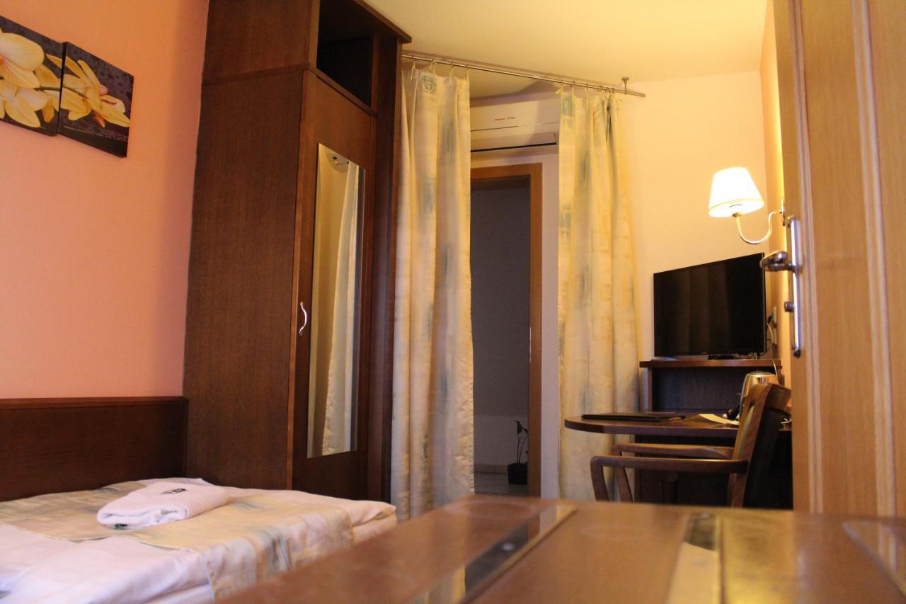 Zamecky Hotel Zlaty Orel Hranice  Exteriör bild