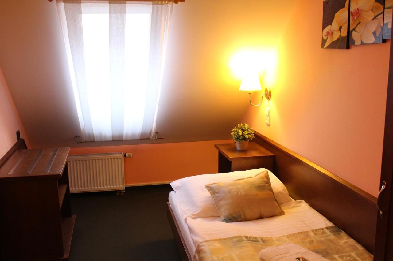 Zamecky Hotel Zlaty Orel Hranice  Exteriör bild