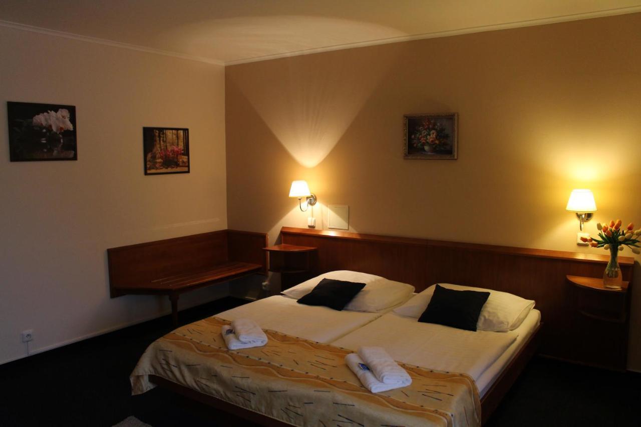 Zamecky Hotel Zlaty Orel Hranice  Exteriör bild