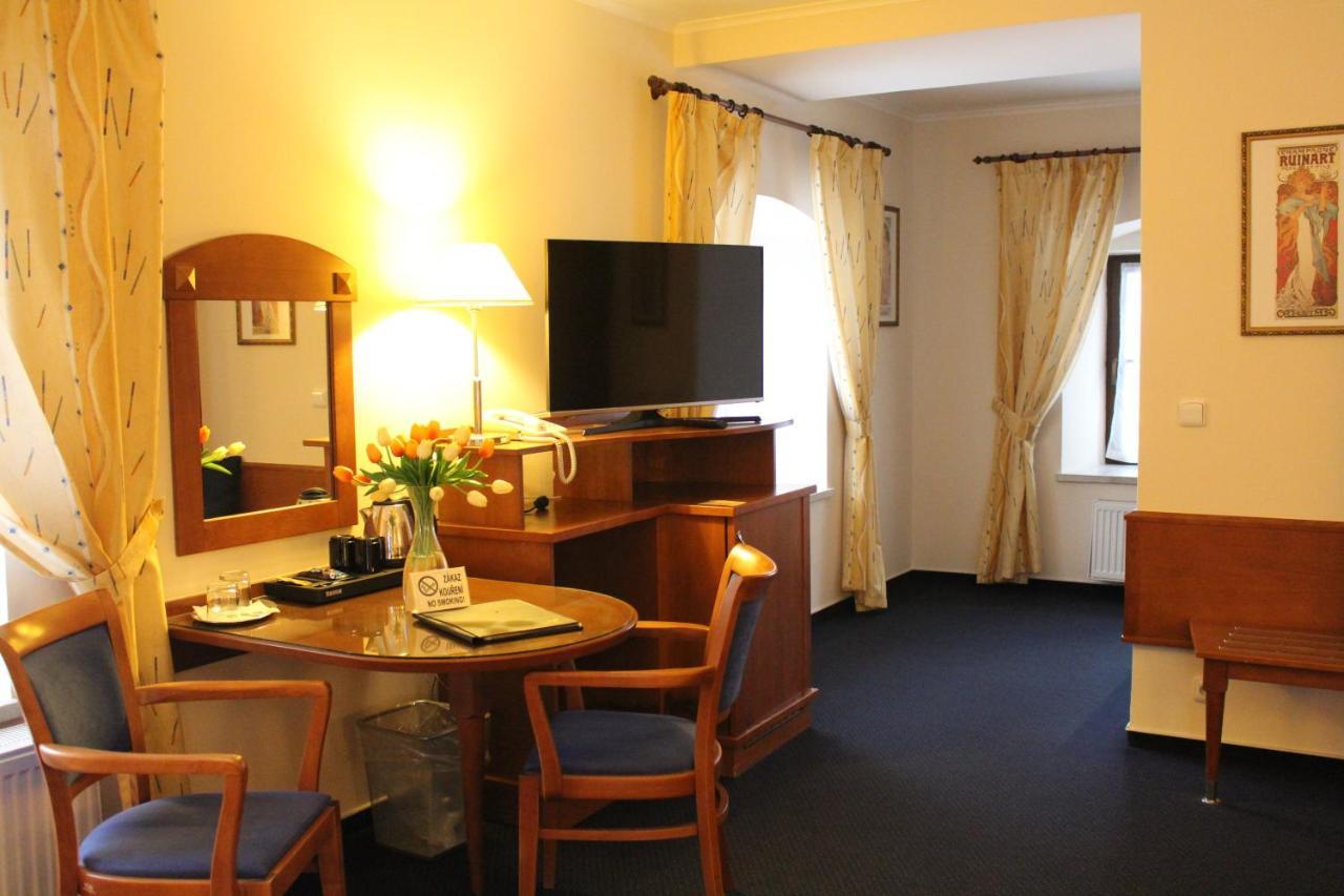 Zamecky Hotel Zlaty Orel Hranice  Exteriör bild