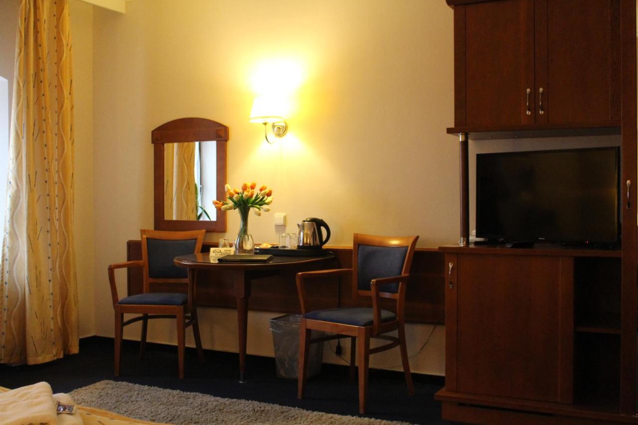 Zamecky Hotel Zlaty Orel Hranice  Exteriör bild