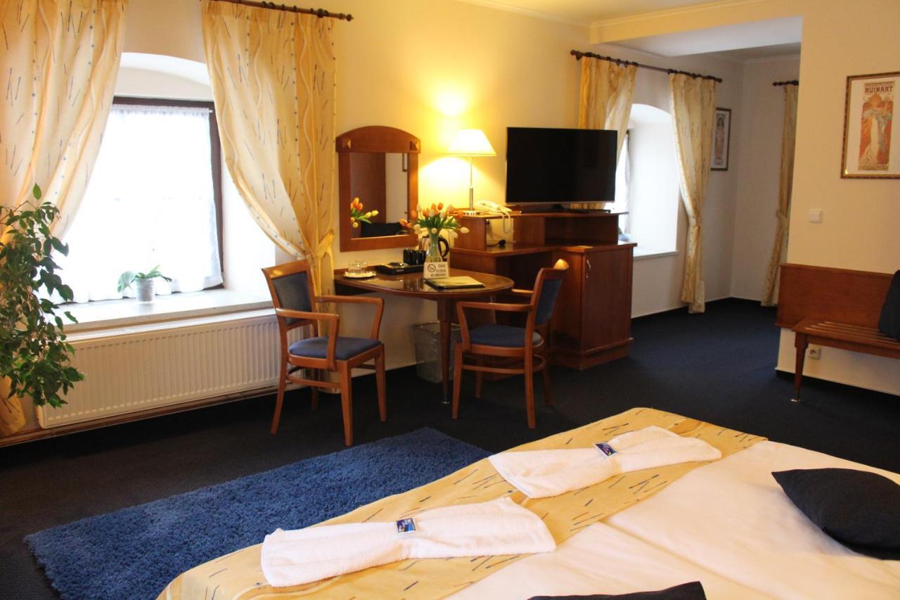 Zamecky Hotel Zlaty Orel Hranice  Exteriör bild