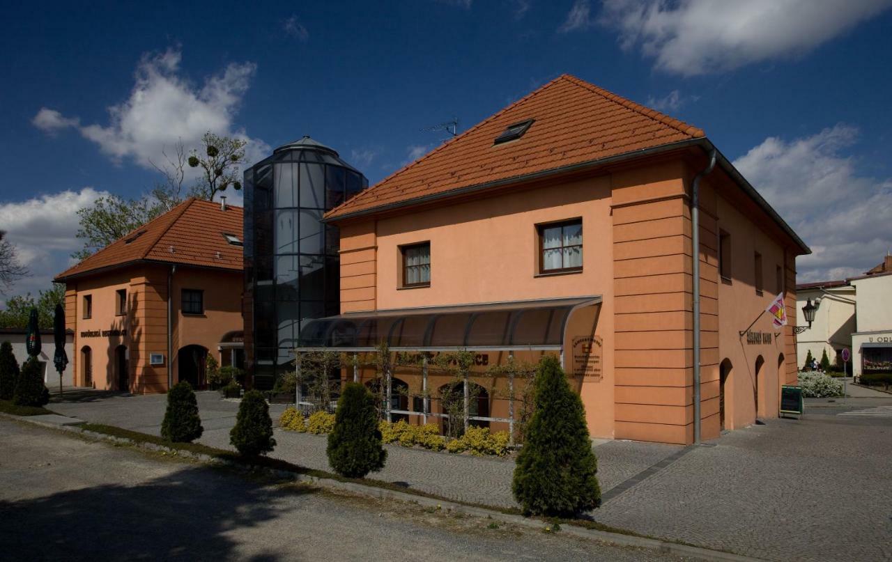 Zamecky Hotel Zlaty Orel Hranice  Exteriör bild