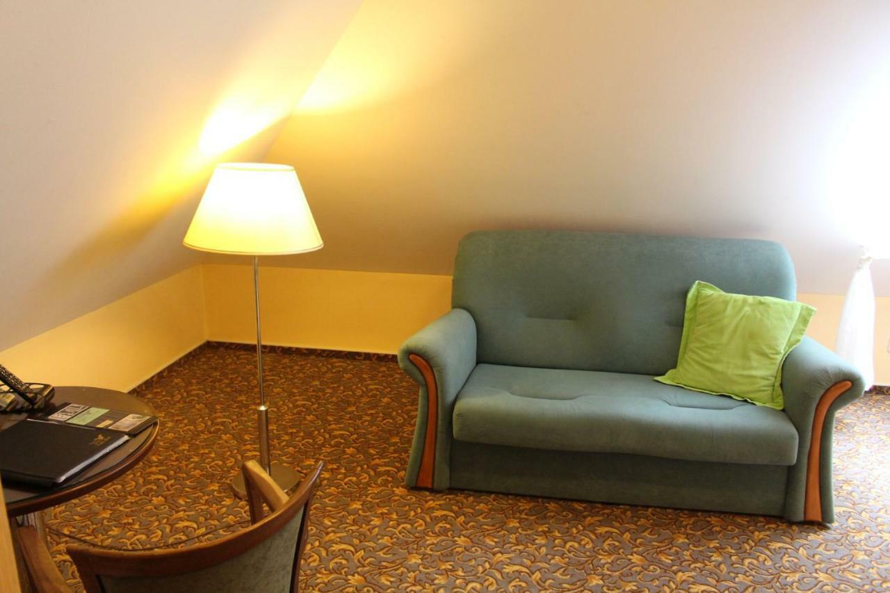 Zamecky Hotel Zlaty Orel Hranice  Exteriör bild